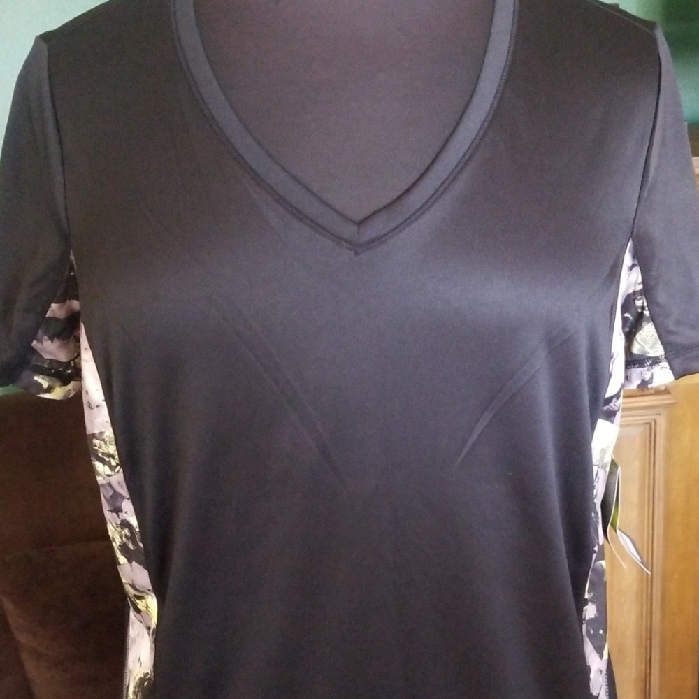 Tech Gear Athletic top - Picture 3 of 5